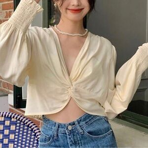 Solid off-white dainty beige front twist cropped blouse 🤍
